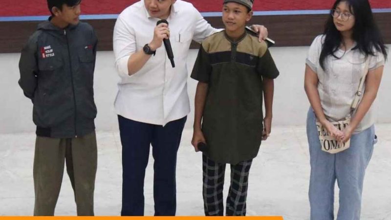 Calon Siswa Sekolah Rakyat Menangis di Pelukan Seskab Teddy: “Saya Mau Sekolah, Pak”