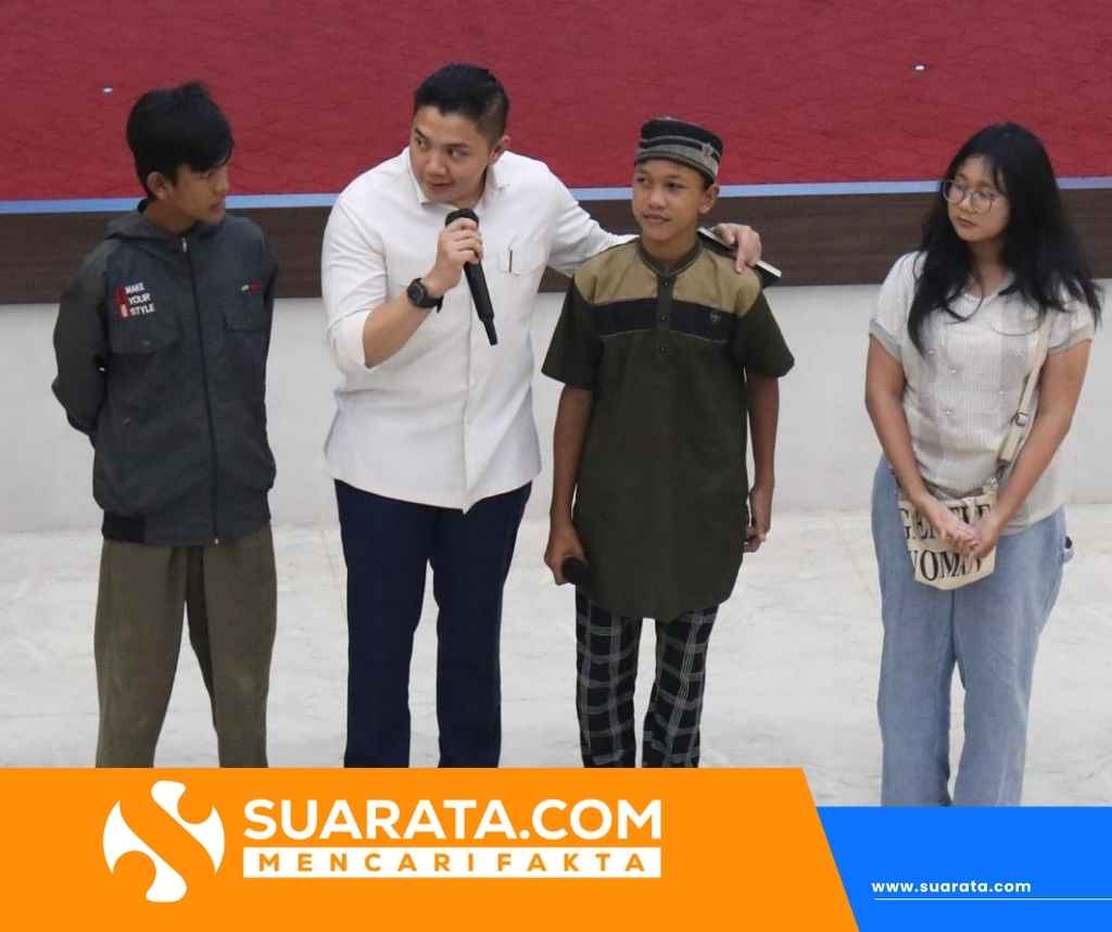 Calon Siswa Sekolah Rakyat Menangis di Pelukan Seskab Teddy: “Saya Mau Sekolah, Pak”