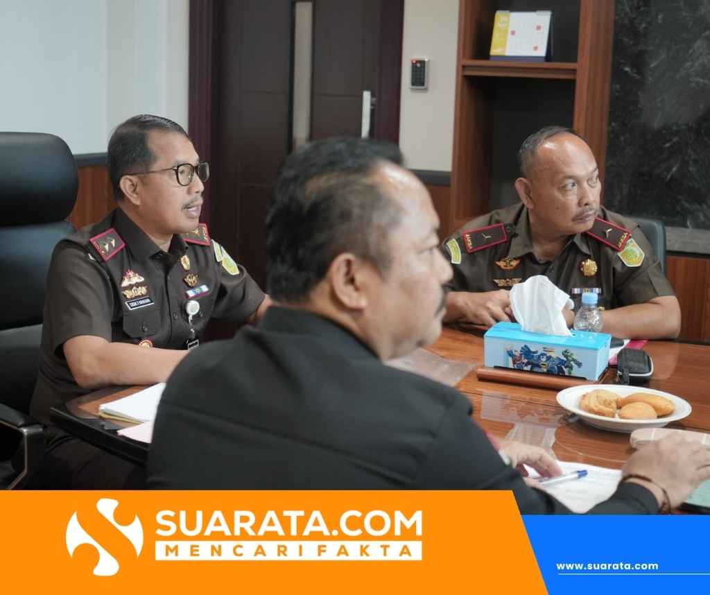 Pertimbangkan Hubungan Keluarga dan Masa Depan Anak, Kejati Sulsel Hentikan Penuntutan Perkara Penganiayaan Mahasiswa di Bone melalui RJ