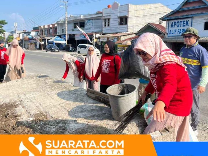 Sambut HUT ke-27 Luwu Utara, Bapenda Gelar Aksi Bersih-bersih di Jalan Protokol Depan RSUD Andi Djemma