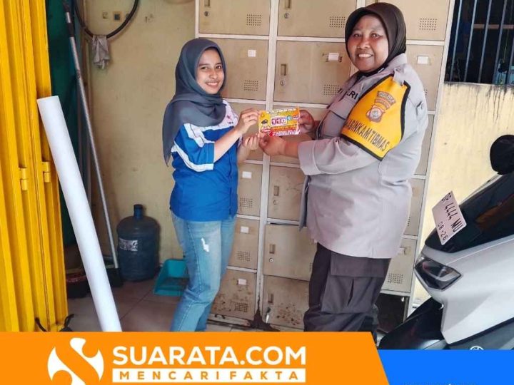 Satu Hari Satu Rumah, Bhabinkamtibmas Polsek Soreang Sosialisasikan Layanan Call Center 110