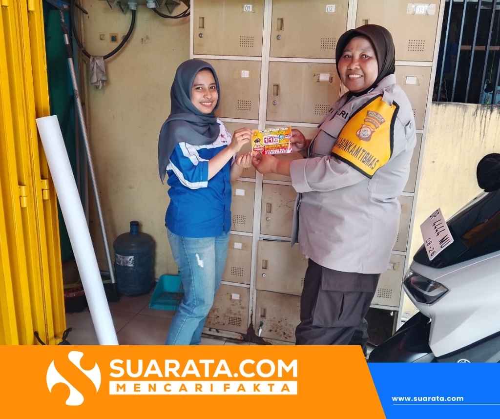 Satu Hari Satu Rumah, Bhabinkamtibmas Polsek Soreang Sosialisasikan Layanan Call Center 110