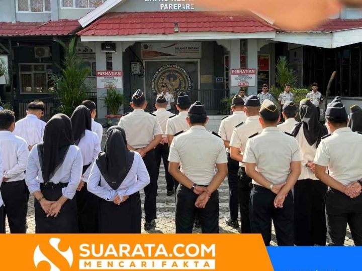 Apel Pagi Dirangkaikan Penyematan Tanda Pangkat Pengabdian Pegawai Lapas Parepare
