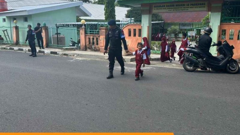 Begini Cara Batalyon B Pelopor Jaga Keselamatan Pelajar Saat Jam Pulang Sekolah