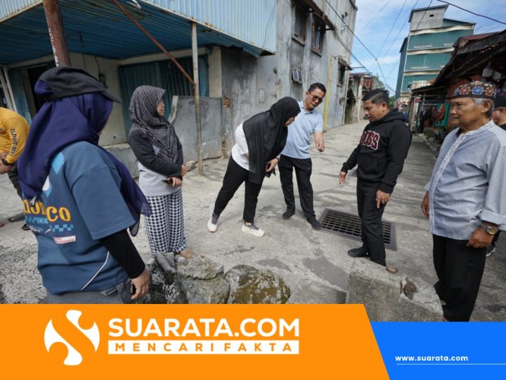 Keruk Drainase Dekat Pasar Labukkang, Wali Kota Turun Langsung Berdialog Dengan Warga