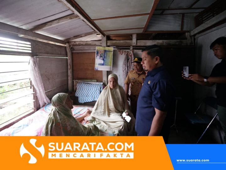 Tasming Hamid Salurkan Rastra Antar Langsung ke Rumah Warga, Lansia Juga Terima Bantuan Kursi Roda