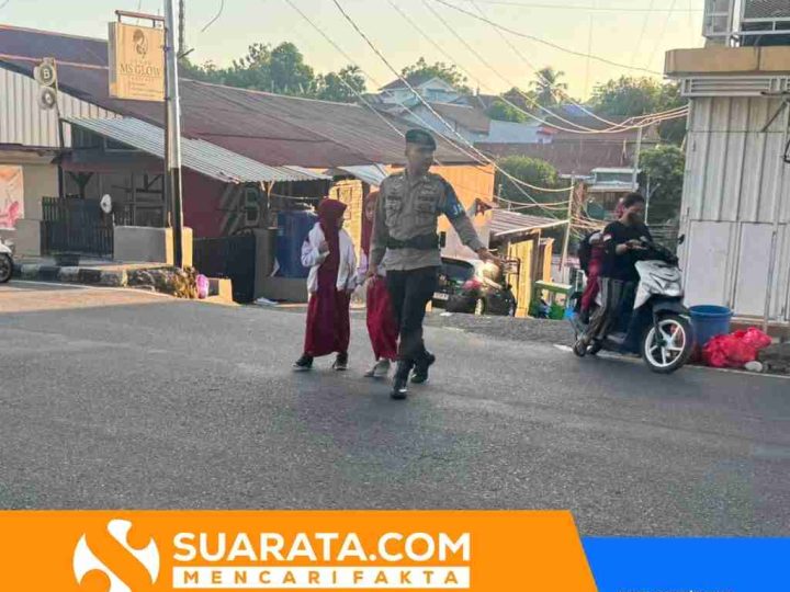 Demi Keselamatan Pelajar, Personel Batalyon B Pelopor Siaga di Depan Sekolah
