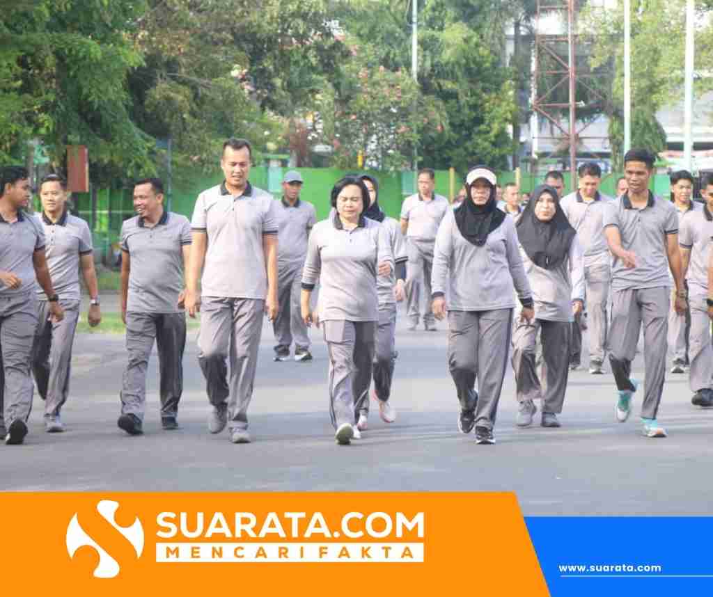 Jaga Kondisi Bugar, Personel Polres Parepare Kembali Lakukan Jalan Sehat Selasa Pagi