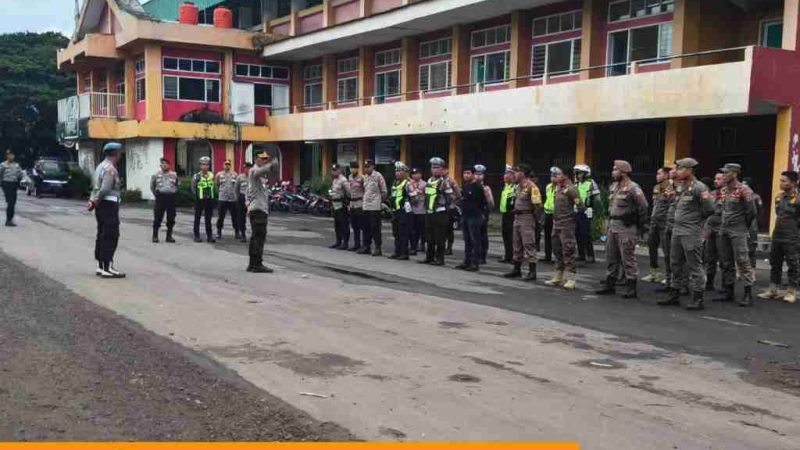 Kabag Ops Polres Polman Pimpin Pengamanan Pemulangan Jamaah Haji Kloter 19