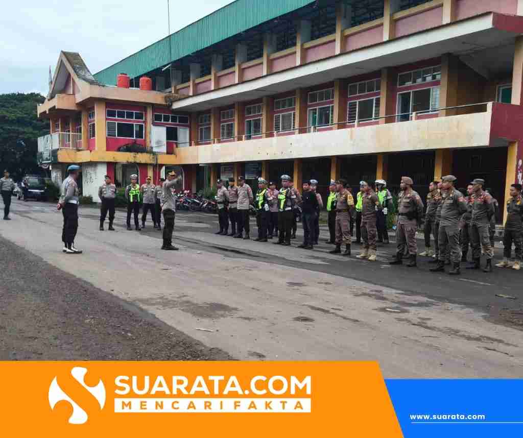 Kabag Ops Polres Polman Pimpin Pengamanan Pemulangan Jamaah Haji Kloter 19