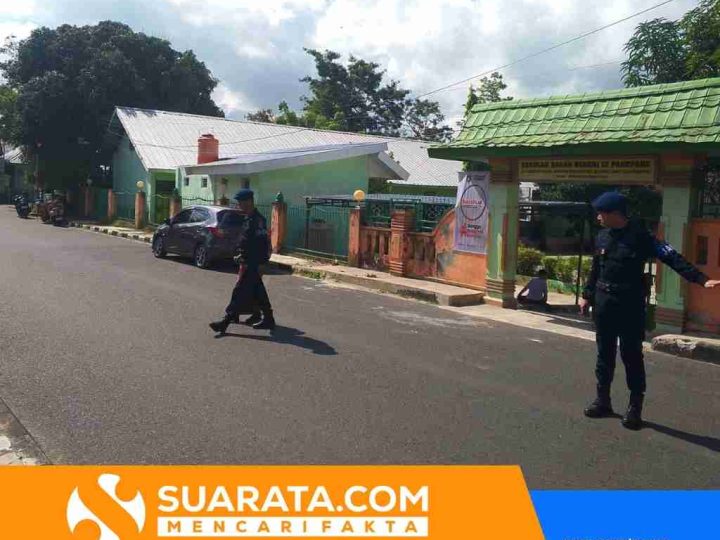 Brimob Sulsel Kawal Keselamatan Siswa Saat Pulang Sekolah