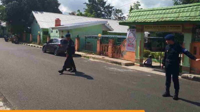 Brimob Sulsel Kawal Keselamatan Siswa Saat Pulang Sekolah