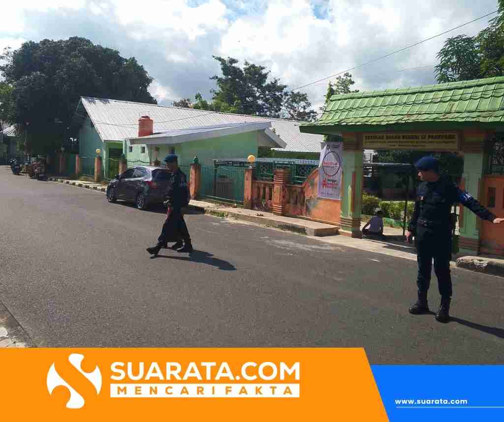 Brimob Sulsel Kawal Keselamatan Siswa Saat Pulang Sekolah