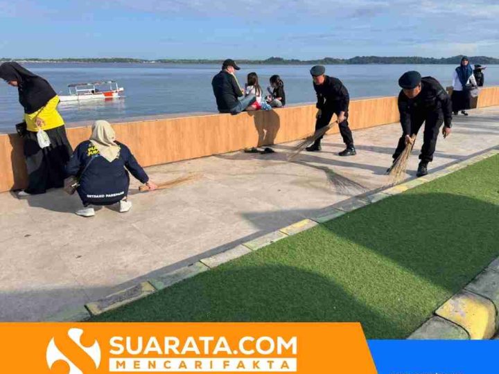 Brimob Sulsel Kolaborasi dengan SKPD Parepare Bakti Sosial di Kawasan Wisata Pantai
