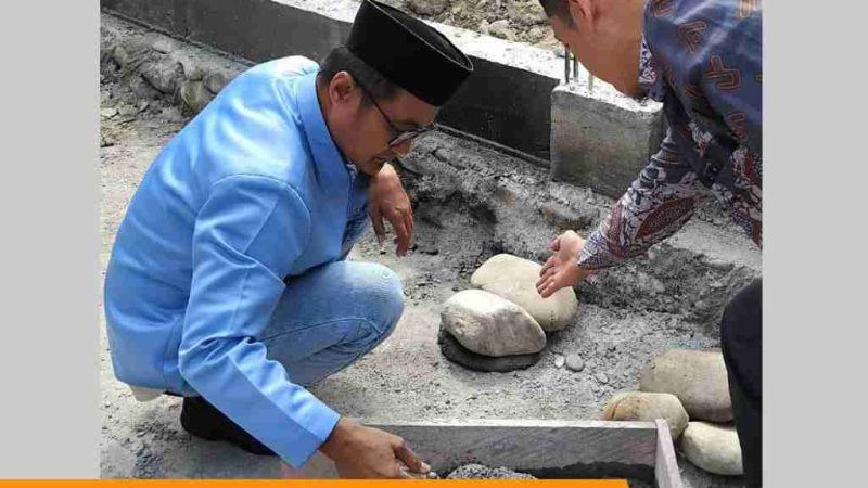 Pembangunan Gedung Belajar 2 Lantai TPA Al Furqan dan TK-RA Al Irsyad As’adiyah Resmi Dimulai