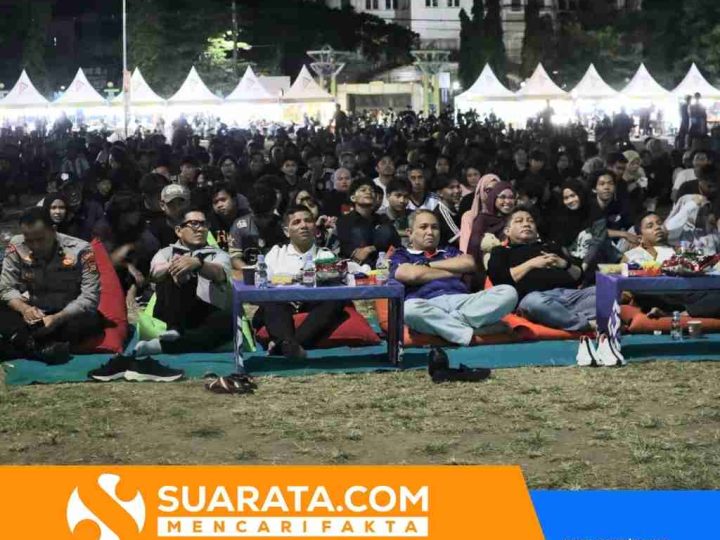 Nobar Piala Dunia, Kapolres Parepare Bersama Walikota Hadir ditengah Masyarakat