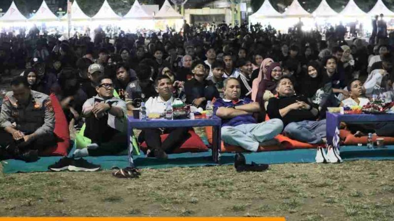 Nobar Piala Dunia, Kapolres Parepare Bersama Walikota Hadir ditengah Masyarakat