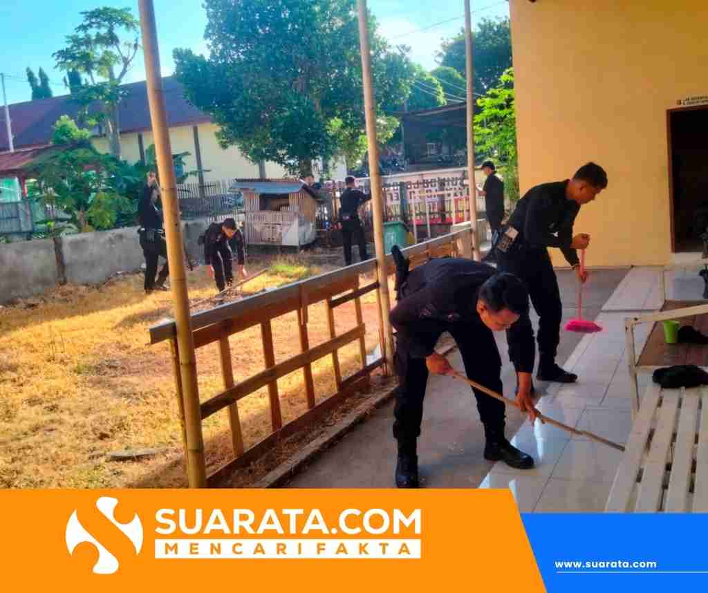 Ciptakan Lingkungan Sehat, Batalyon B Pelopor Bersihkan Klinik Teratai Pabbettowali