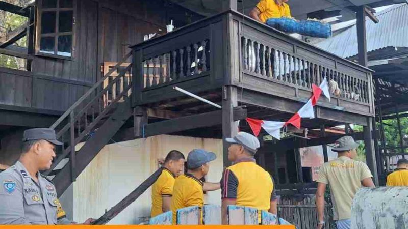 Polsek Bacukiki Bersama Instansi Terkait Kerja Bakti Bersihkan Lokasi Kebakaran
