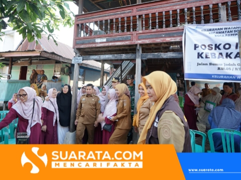 Wali Kota Parepare Serahkan Bantuan Tunai untuk Korban Kebakaran Watang Soreang