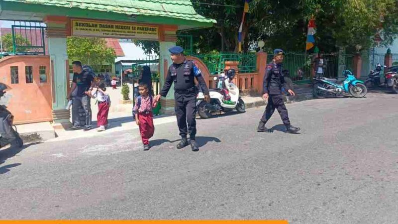 Brimob Hadir Jaga Keselamatan Siswa