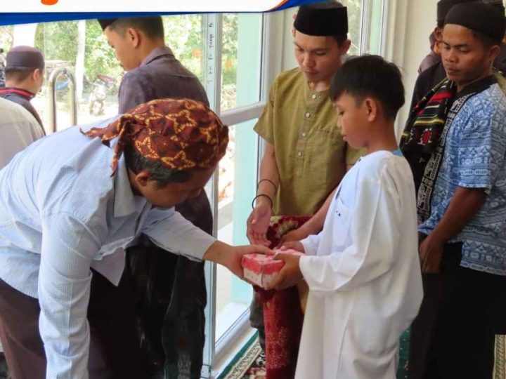 Jumat Berkah di Masjid As-Safar Jadi Momentum Berbagi Usai Salat Perdana