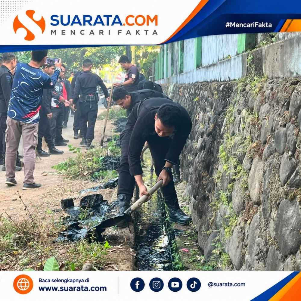 Peduli Warga, Batalyon B Pelopor Brimob dan Kelurahan Sumpang Minangae Gelar Bakti Sosial