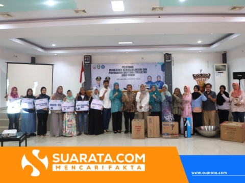 Tasming Hamid Serahkan Bantuan Peralatan UMKM, Tekankan Kejujuran dan Kerja Keras