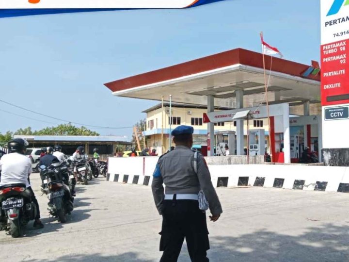 Cegah Antrean BBM Mengular, Polsek Banggae Perkuat Pengamanan di SPBU Rangas