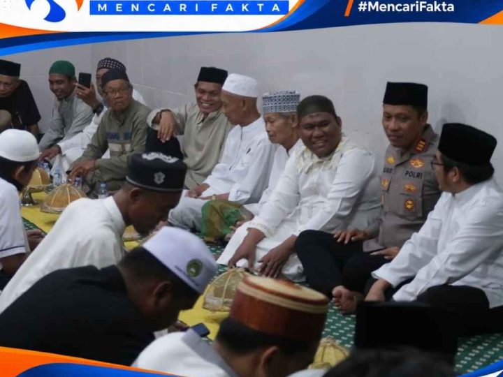 Kapolsek dan Camat Ujung Hadiri Maulid Nabi, Hadir di Tengah Warga Berikan Dukungan Moral