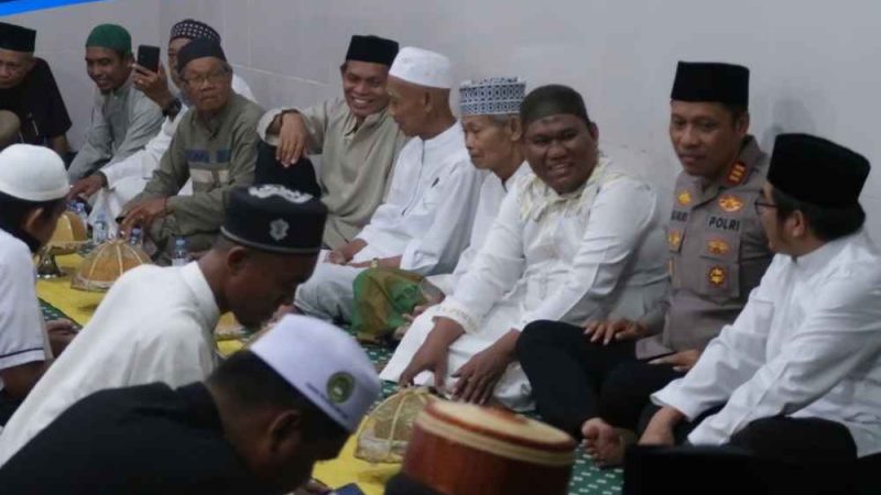 Kapolsek dan Camat Ujung Hadiri Maulid Nabi, Hadir di Tengah Warga Berikan Dukungan Moral