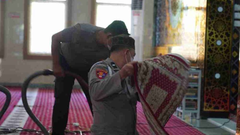 Enam Tahun, Sipropam Parepare Konsisten Bersihkan Masjid