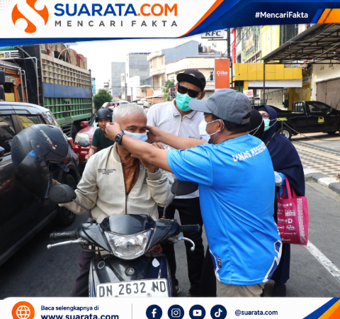 Kabut Asap Selimuti Parepare, Dinas Kesehatan Turun ke Jalan Bagikan Masker