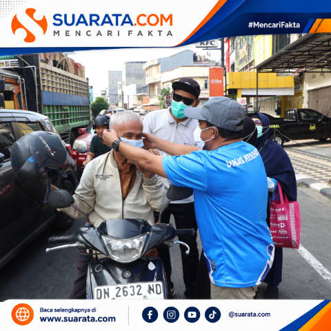 Kabut Asap Selimuti Parepare, Dinas Kesehatan Turun ke Jalan Bagikan Masker