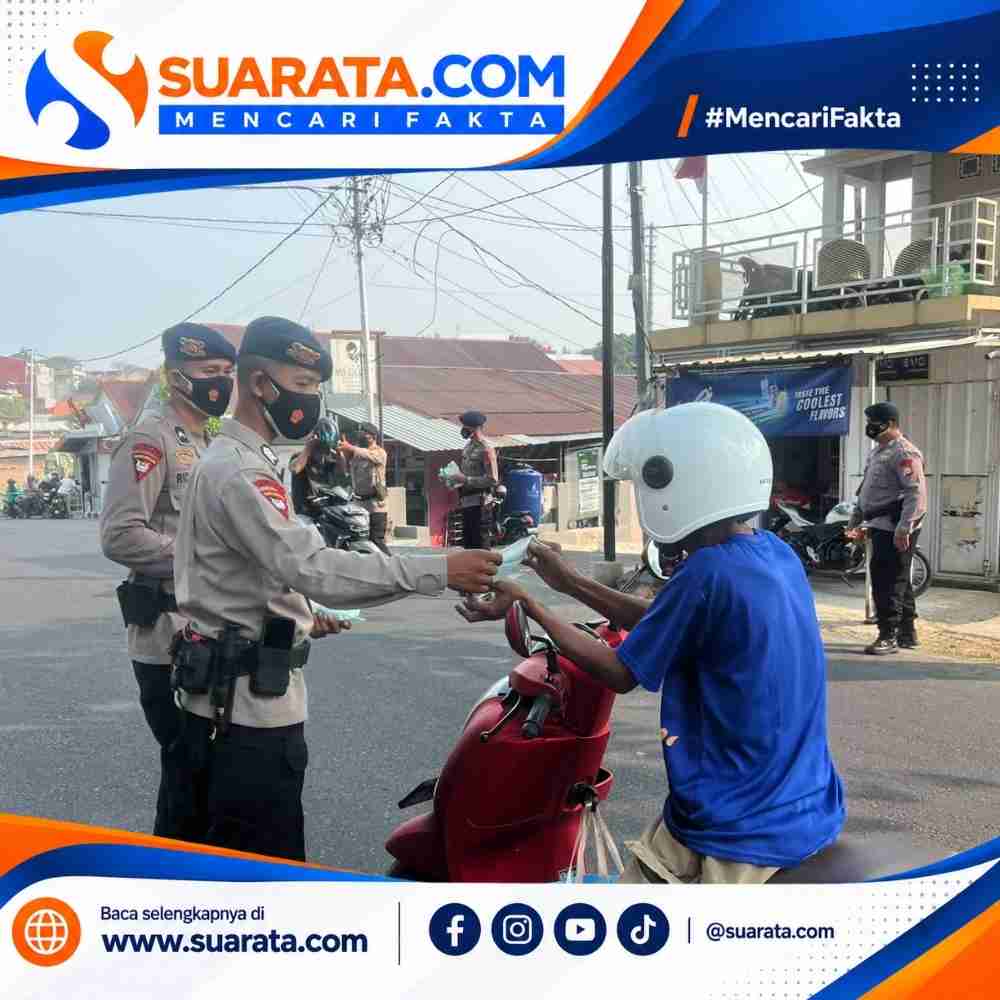 Hari Kedua Pembagian Masker, Brimob Perkuat Kepedulian di Parepare