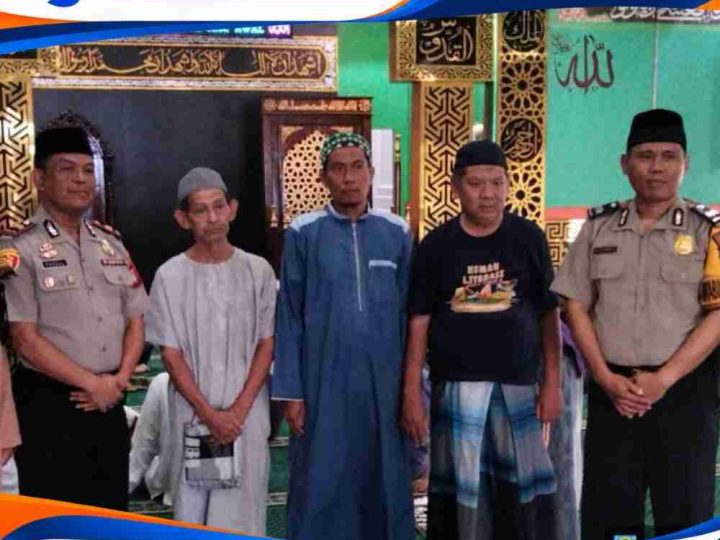 Safari Jumat Keliling, Waka Polsek Ujung Sampaikan Pesan Operasi Patuh hingga Waspada Peredaran Narkoba
