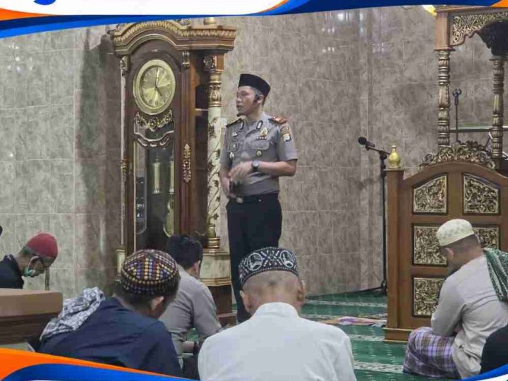 Subuh Keliling di Masjid Al Muttaqin, Kapolsek Ujung Eratkan Silaturahmi dan Sampaikan Pesan Kamtibmas